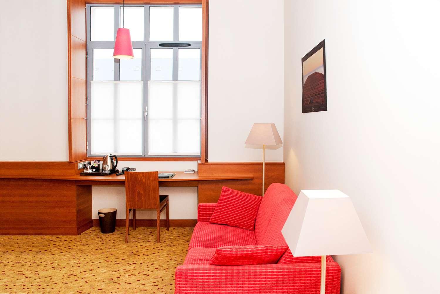 Best Western Plus Hotel Colbert Шатору Экстерьер фото