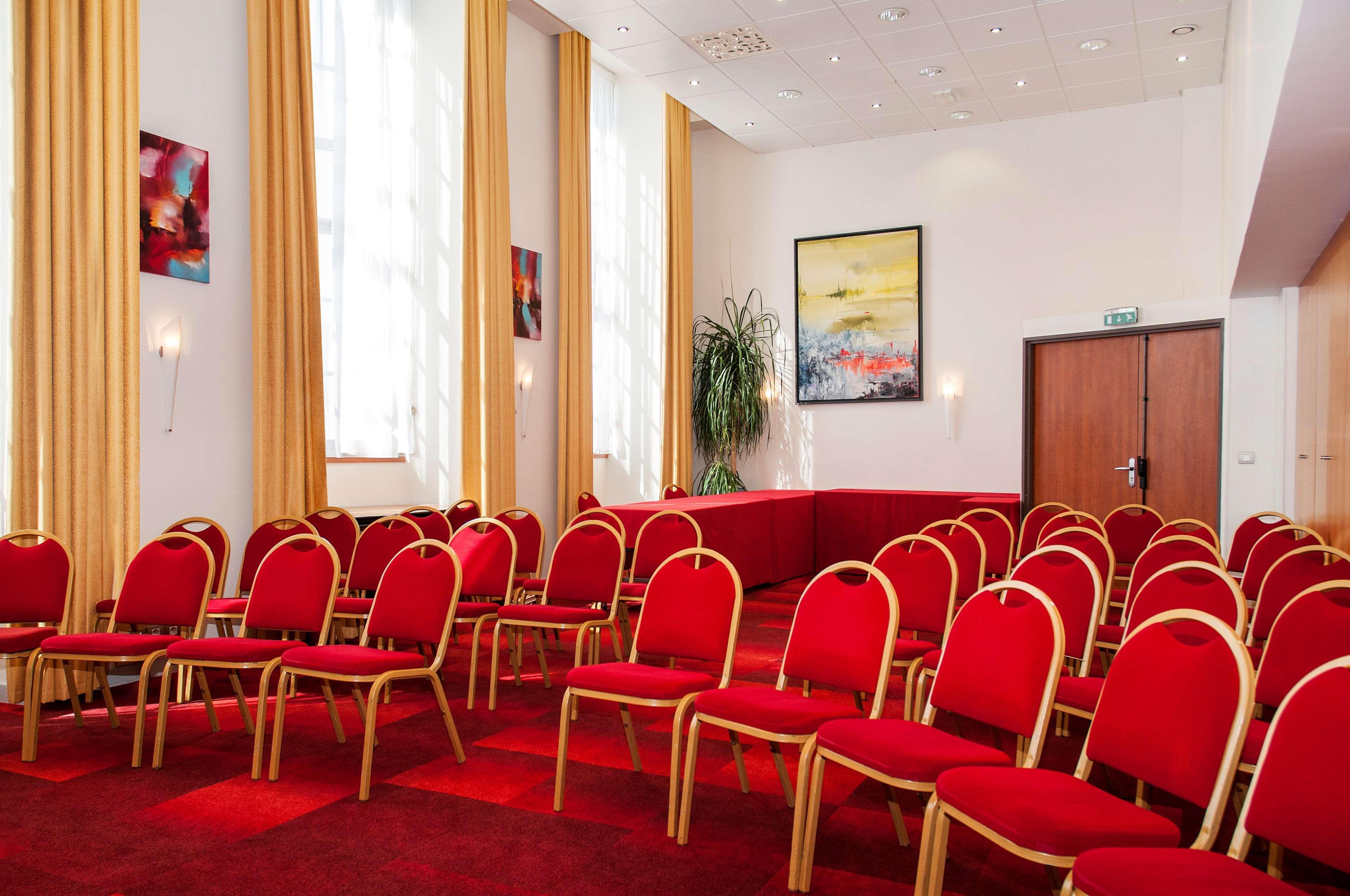 Best Western Plus Hotel Colbert Шатору Экстерьер фото