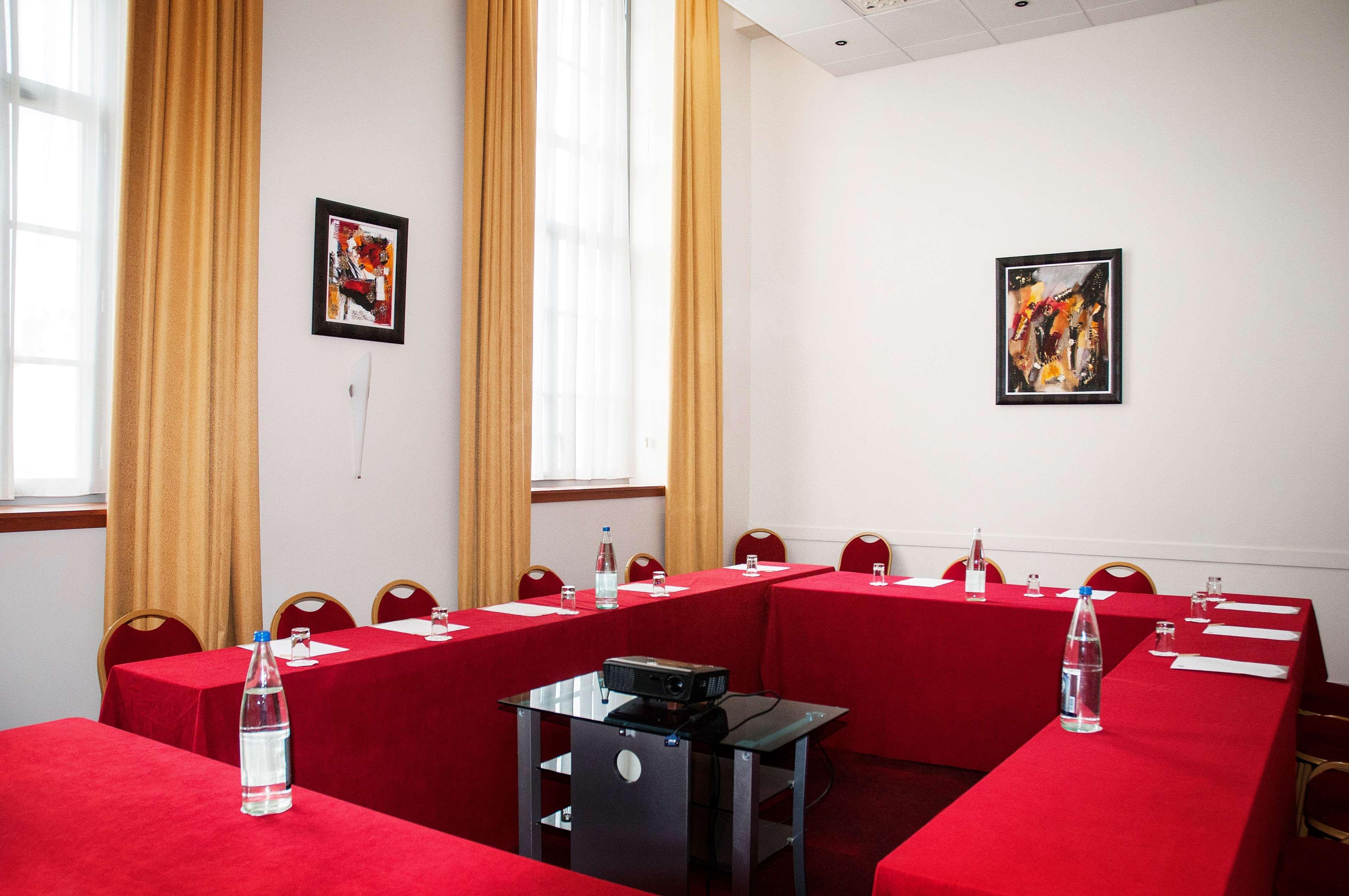 Best Western Plus Hotel Colbert Шатору Экстерьер фото